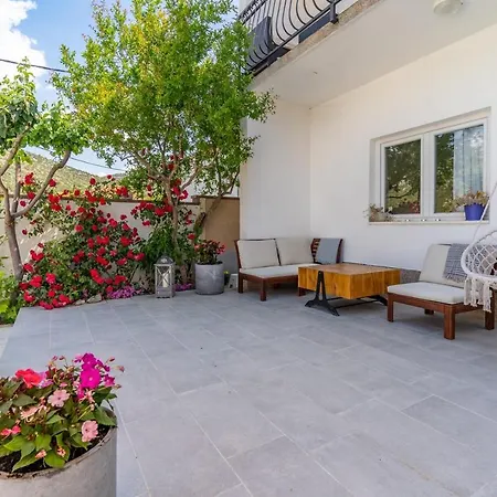 Little Paradise With A Private Pool, 4 Bedrooms, 2 Living Areas, 3km From The In فيلة