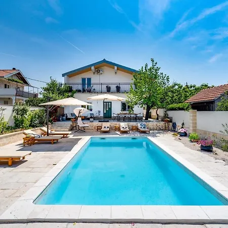 Little Paradise With A Private Pool, 4 Bedrooms, 2 Living Areas, 3km From The In فيلة *