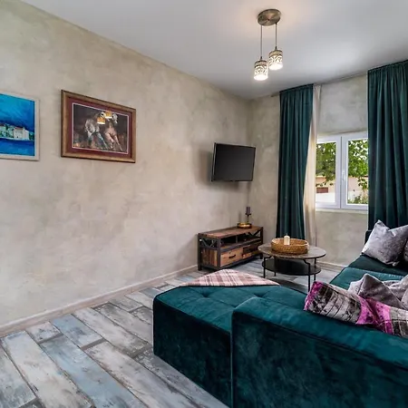 Little Paradise With A Private Pool, 4 Bedrooms, 2 Living Areas, 3km From The In * مارينا