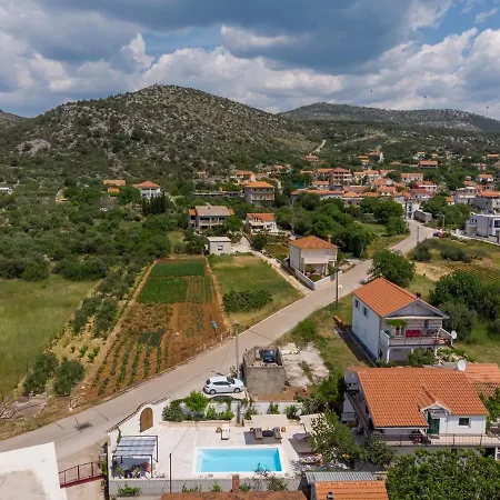 Little Paradise With A Private Pool, 4 Bedrooms, 2 Living Areas, 3km From The In * مارينا