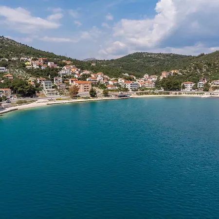Little Paradise With A Private Pool, 4 Bedrooms, 2 Living Areas, 3km From The In *