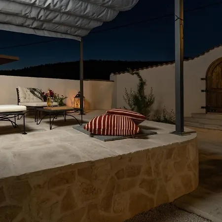 Little Paradise With A Private Pool, 4 Bedrooms, 2 Living Areas, 3km From The In فيلة مارينا