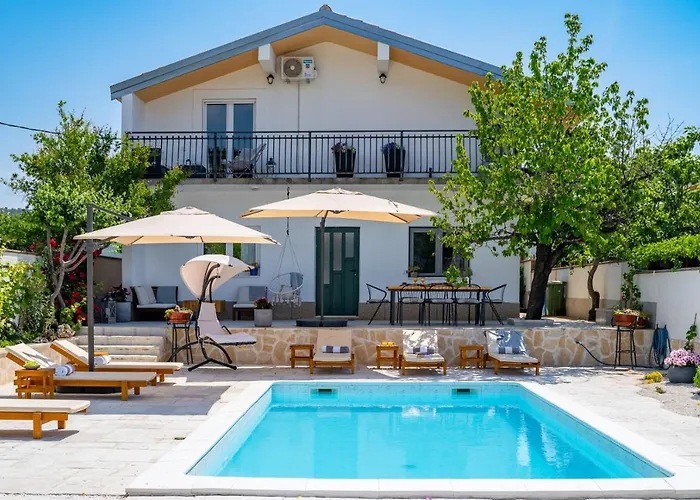 Villa Little Paradise With A Private Pool, 4 Bedrooms, 2 Living Areas, 3km From The In Marina