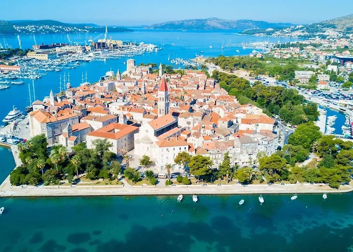 Villa Little Paradise With A Private Pool, 4 Bedrooms, 2 Living Areas, 3km From The In *