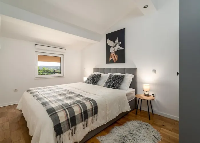 Villa Little Paradise With A Private Pool, 4 Bedrooms, 2 Living Areas, 3km From The In *