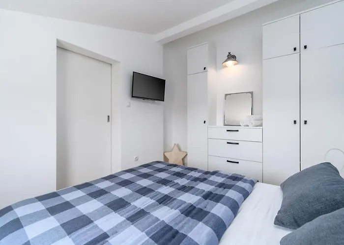 Villa Little Paradise With A Private Pool, 4 Bedrooms, 2 Living Areas, 3km From The In Marina