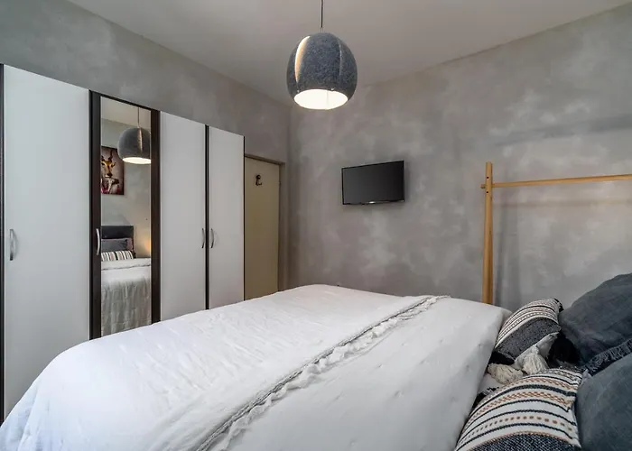 Villa Little Paradise With A Private Pool, 4 Bedrooms, 2 Living Areas, 3km From The In *